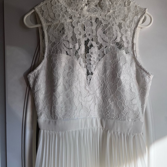 Off white Dress - Picture 2 of 7